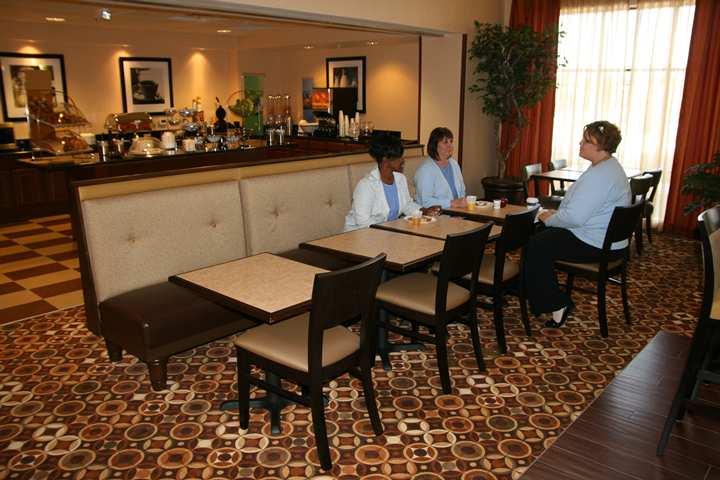 Hampton Inn & Suites Морган-Сити Ресторан фото
